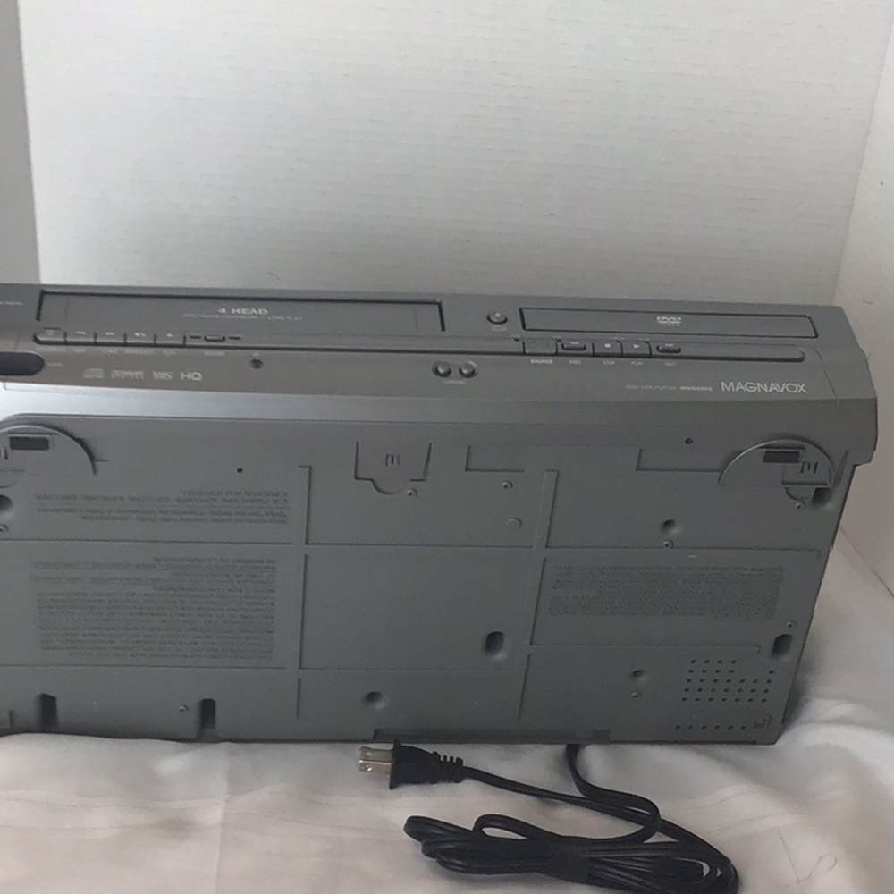 Magnavox DVD/VCR playerMWD2205